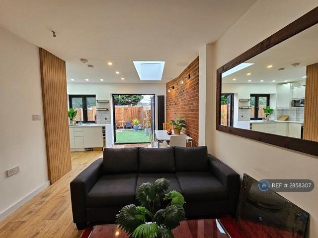 House for rent in Becontree, Greater London