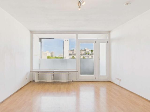 Wohnung kaufen in Moosach, München