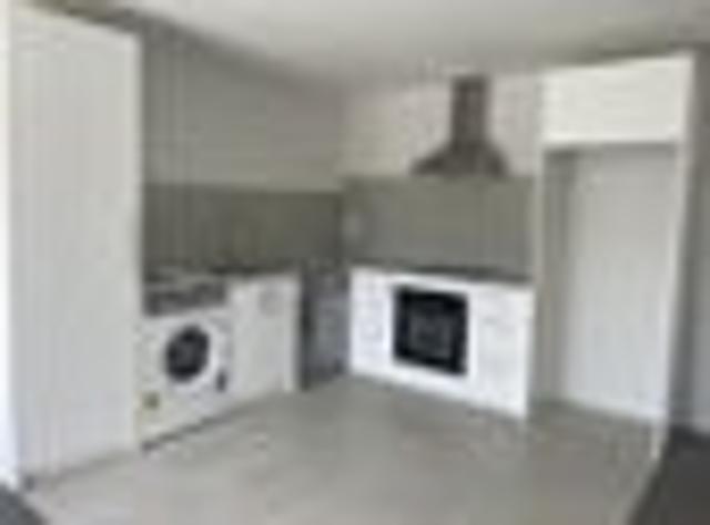 Townhouse for rent in Chaslands, Canterbury