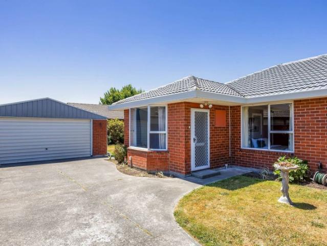 House for rent in Chaslands, Canterbury