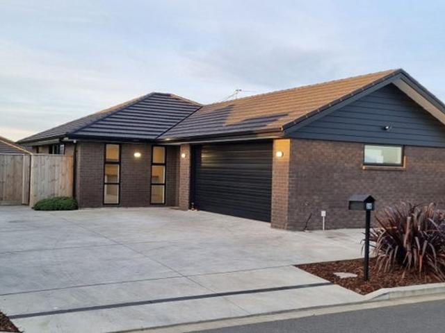 House for rent in Chaslands, Canterbury