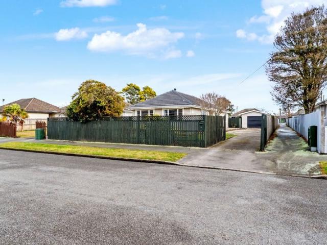 House for rent in Chaslands, Canterbury
