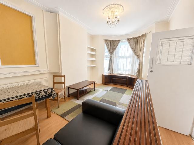 Apartment for rent in Plashet, Greater London