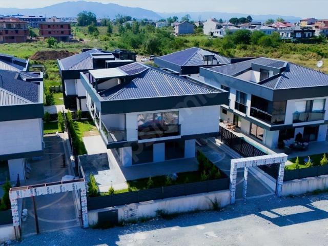 Turnasuyu Mahallesi, Gülyalı içerisinde satılık Villa