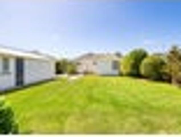 House for sale in Chaslands, Canterbury