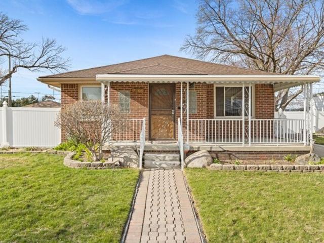 House for sale in Center Line
