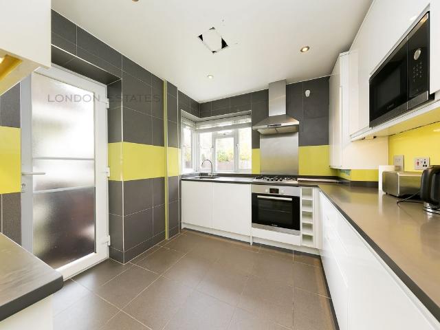 Apartment for rent in London Borough of Ealing, Perivale
