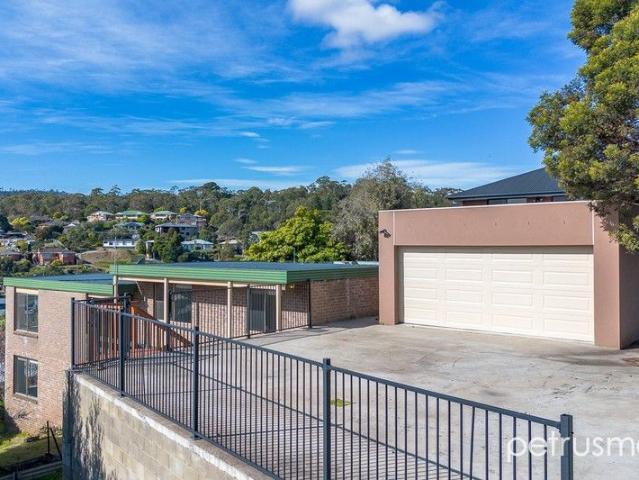 House for sale in Lindisfarne, Tasmania