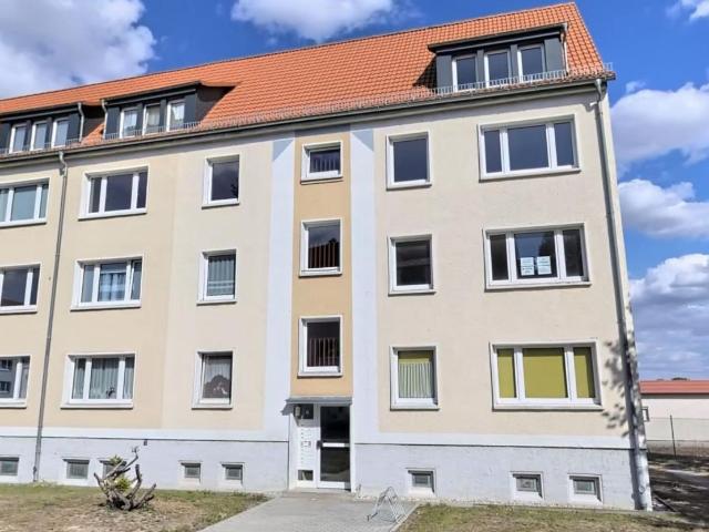 Dachgeschosswohnung kaufen in Groitzsch, Sachsen