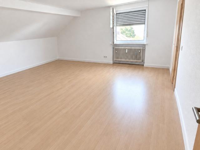 Dachgeschosswohnung mieten in Lindenstruth, Hessen