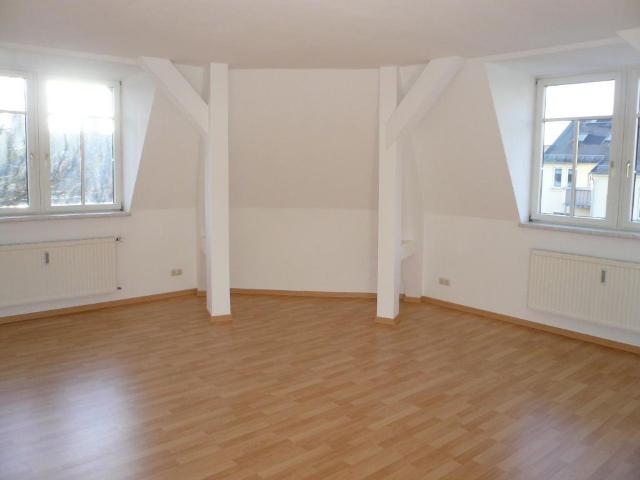 Dachgeschosswohnung mieten in Schloßberg, Plauen