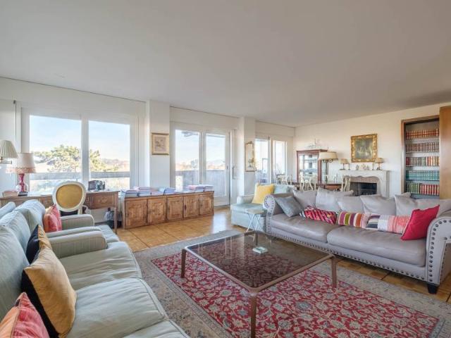 Wohnung kaufen in Cologny