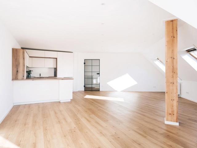 Dachgeschosswohnung kaufen in Meußlitz, Dresden