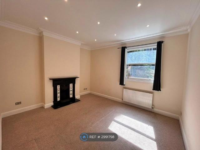 Apartment for rent in Stockwell, Greater London