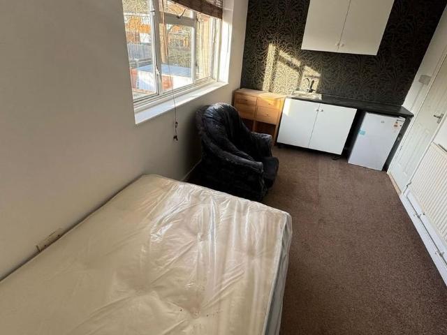 Studio for rent in London Borough of Ealing, Greater London