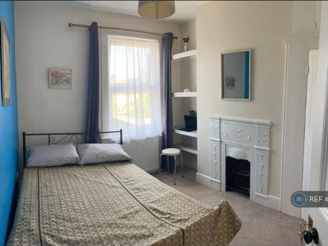 House for rent in Burnt Oak, Greater London