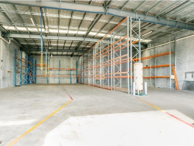 Warehouse for rent in Toombul, Queensland