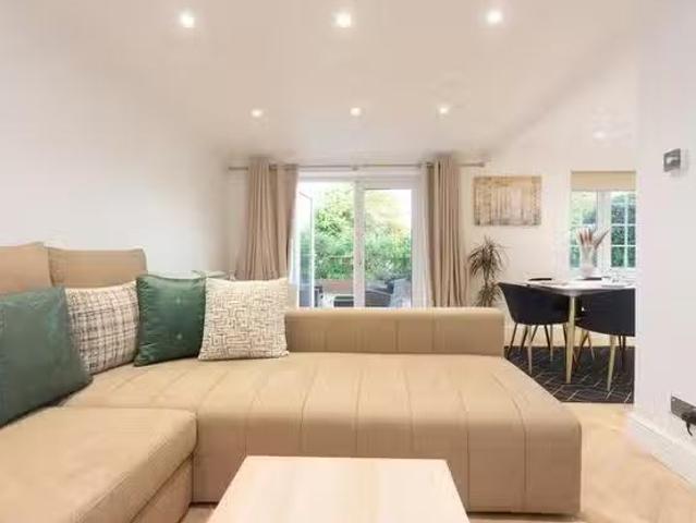 Apartment for rent in Albany Park, Greater London