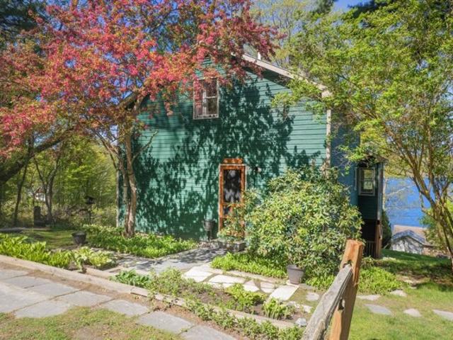 Condo for sale in Castleton