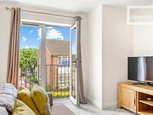 Apartment for rent in Ivy Chimneys, Epping Forest