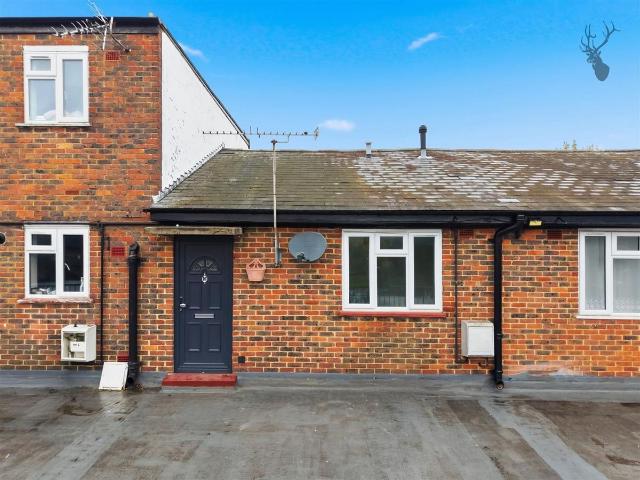 Apartment for rent in Ivy Chimneys, Epping