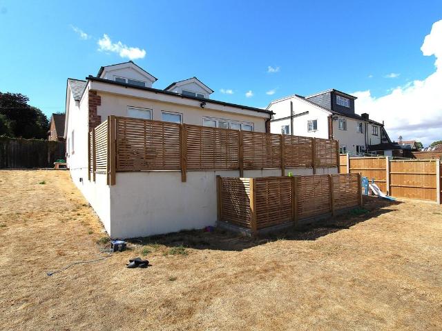 House for rent in Pouchen End, Hertfordshire