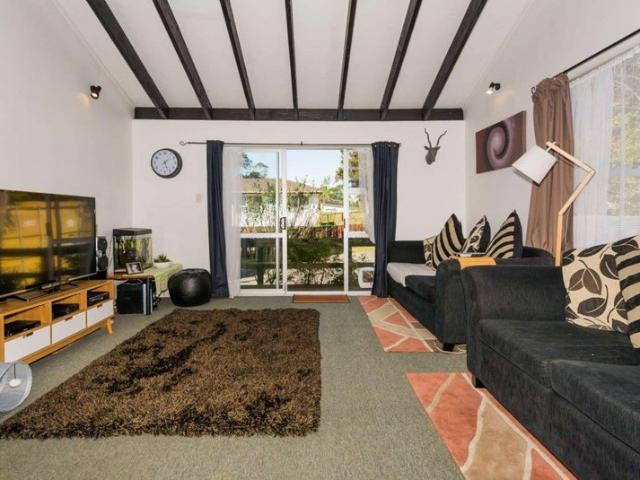 House for rent in Oratia, Oroua County