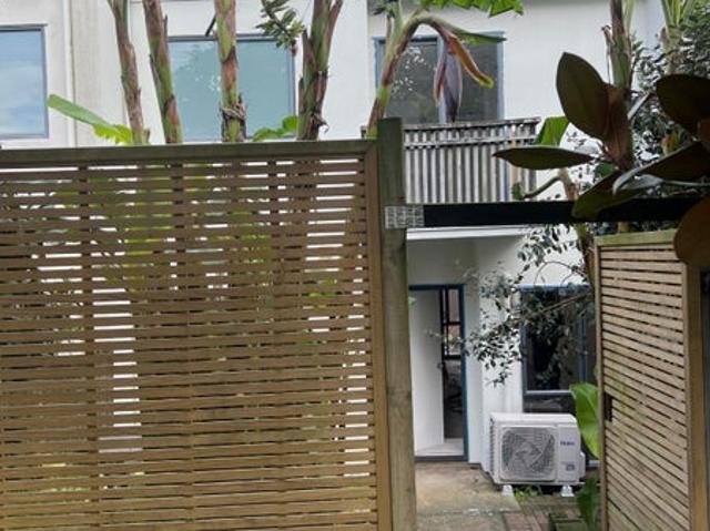 House for rent in Oratia, Oroua County