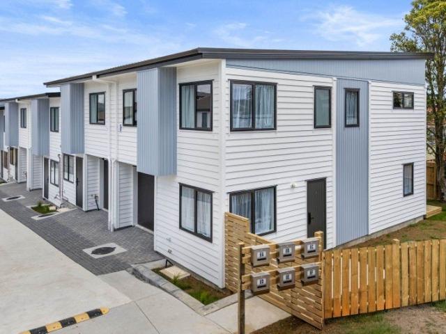 House for rent in Oratia