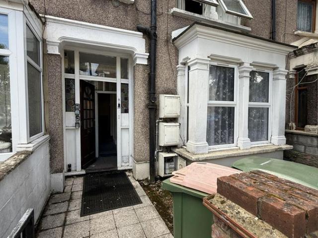 Apartment for rent in Upton, Greater London