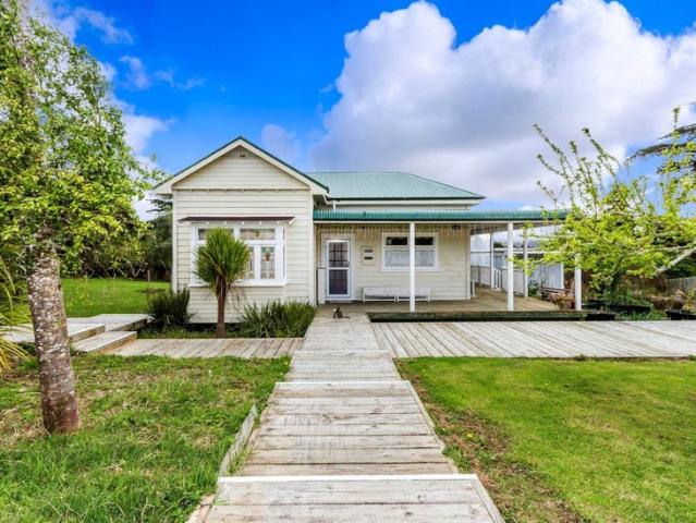House for rent in Oratia