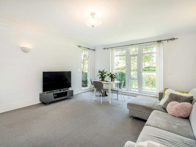 Apartment for rent in Temple Fortune, Greater London
