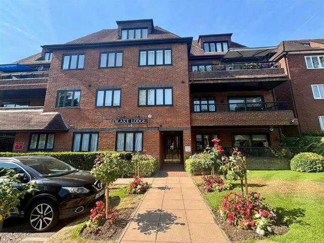 Apartment for rent in Church End, Greater London