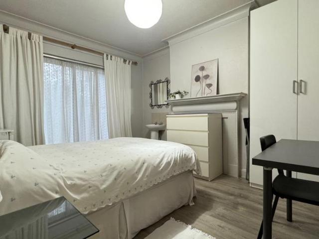 House for rent in Golders Green, Greater London