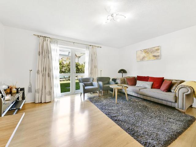 Apartment for rent in London Borough of Merton, Merton Park
