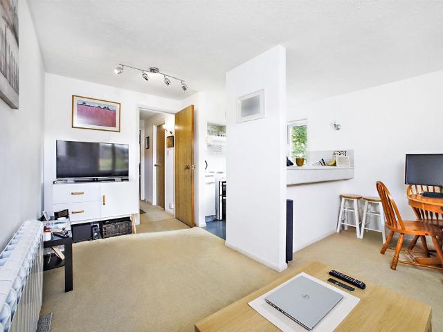 Apartment for rent in Longfield Estate, Greater London