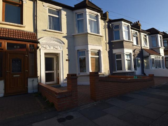 Room for rent in Loxford, Seven Kings