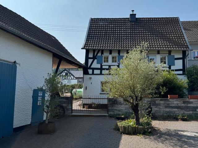 Haus kaufen in Warth, Hennef