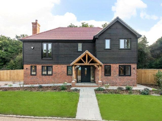 House for rent in Warren Farm, Greater London