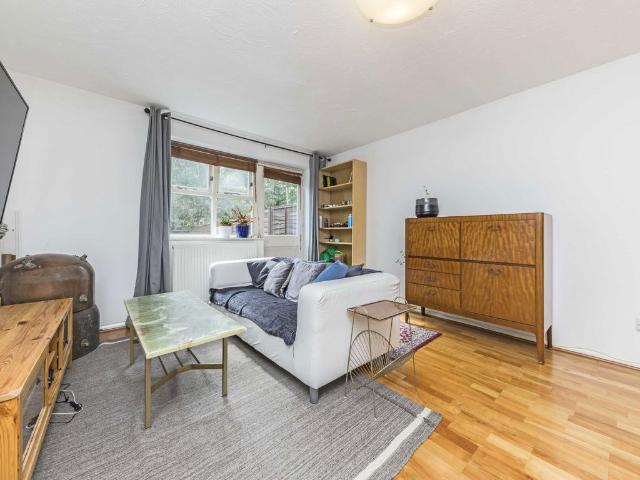House for rent in Furzedown, Greater London