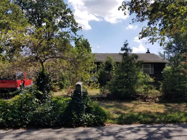 House for sale in Mastic, Town of Brookhaven