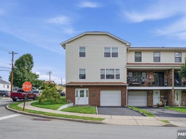 House for sale in Elmwood Park, New Jersey