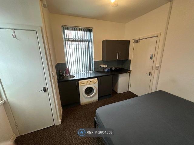 Studio for rent in West Yorkshire