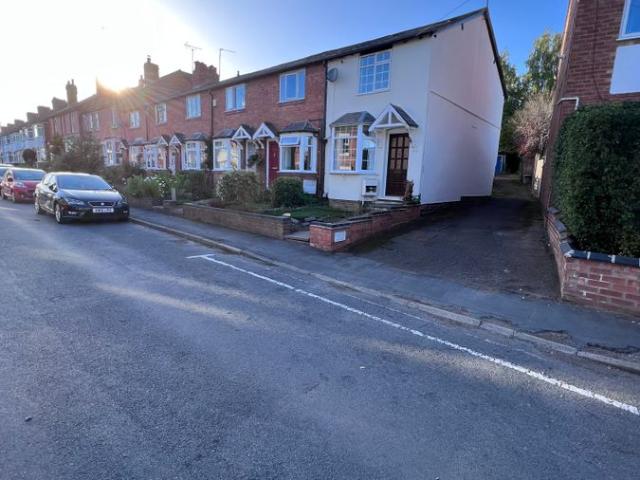 House for rent in Mill End, Green Close