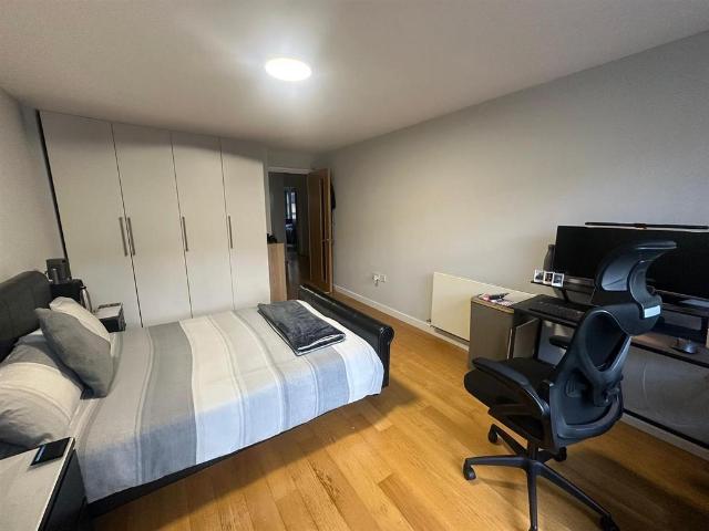 Apartment for rent in Greaves, Bare