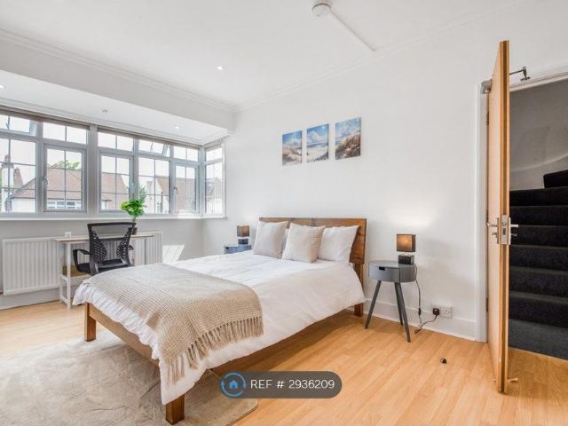 Room for rent in Widmore, Greater London