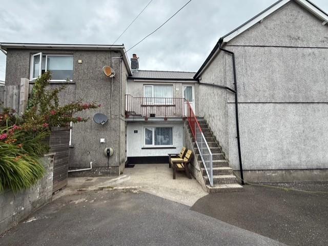 Apartment for rent in Capel Hendre, Wales