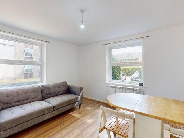 House for rent in London Borough of Hounslow, Greater London
