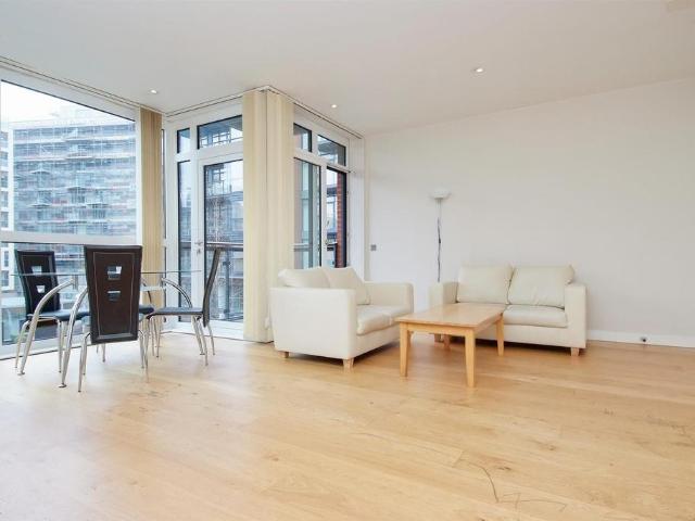 Apartment for rent in Grosvenor Waterside, Greater London