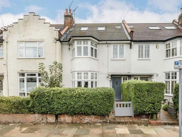 House for rent in Brondesbury, Greater London